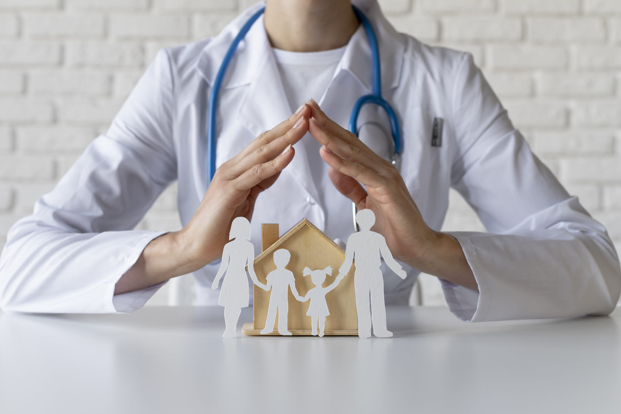 close-up-doctor-with-stethoscope
